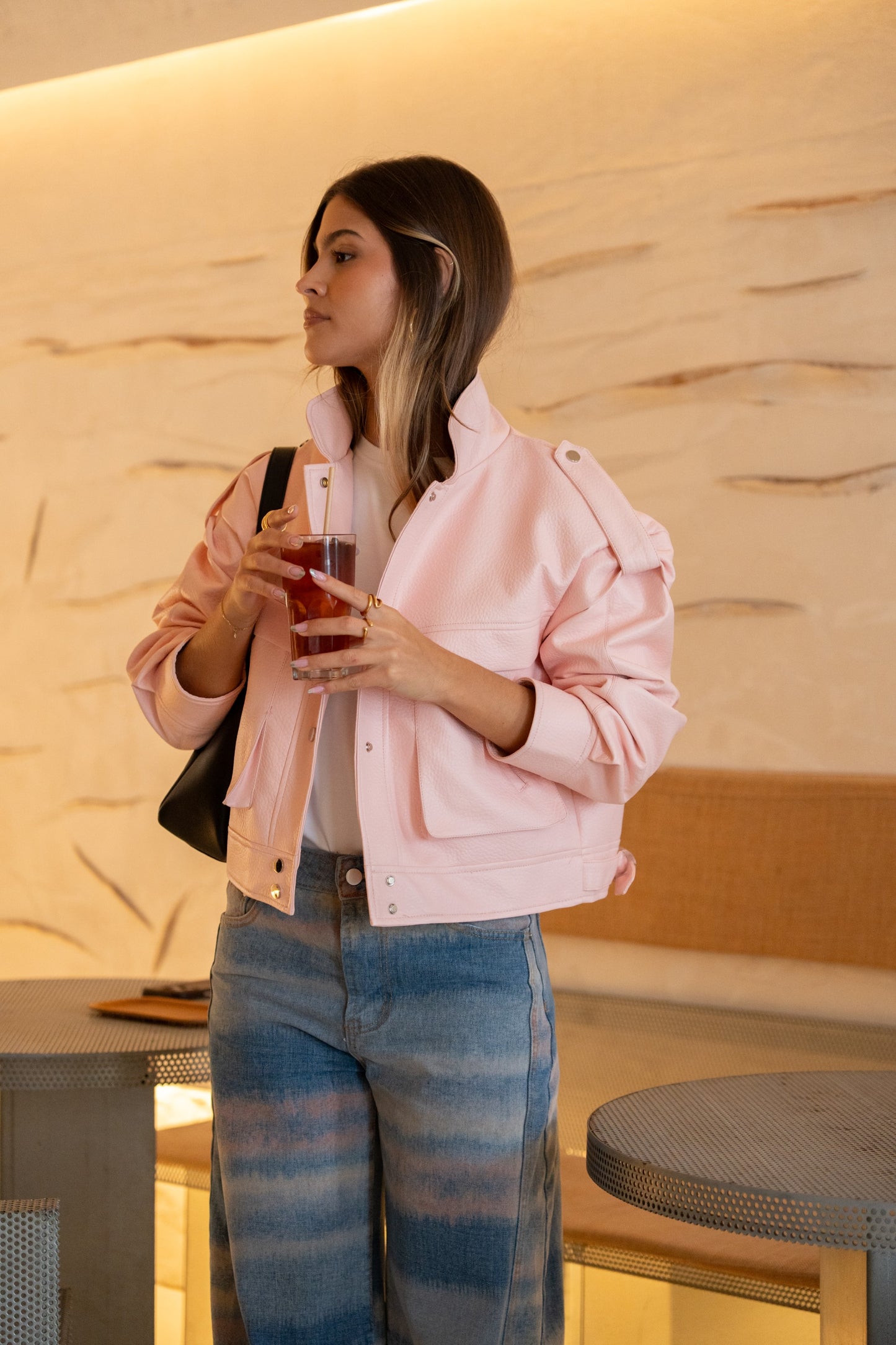 Pasteloworóżowa kurtka ze sztucznej skóry