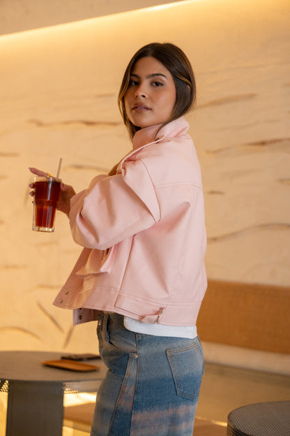 Pasteloworóżowa kurtka ze sztucznej skóry