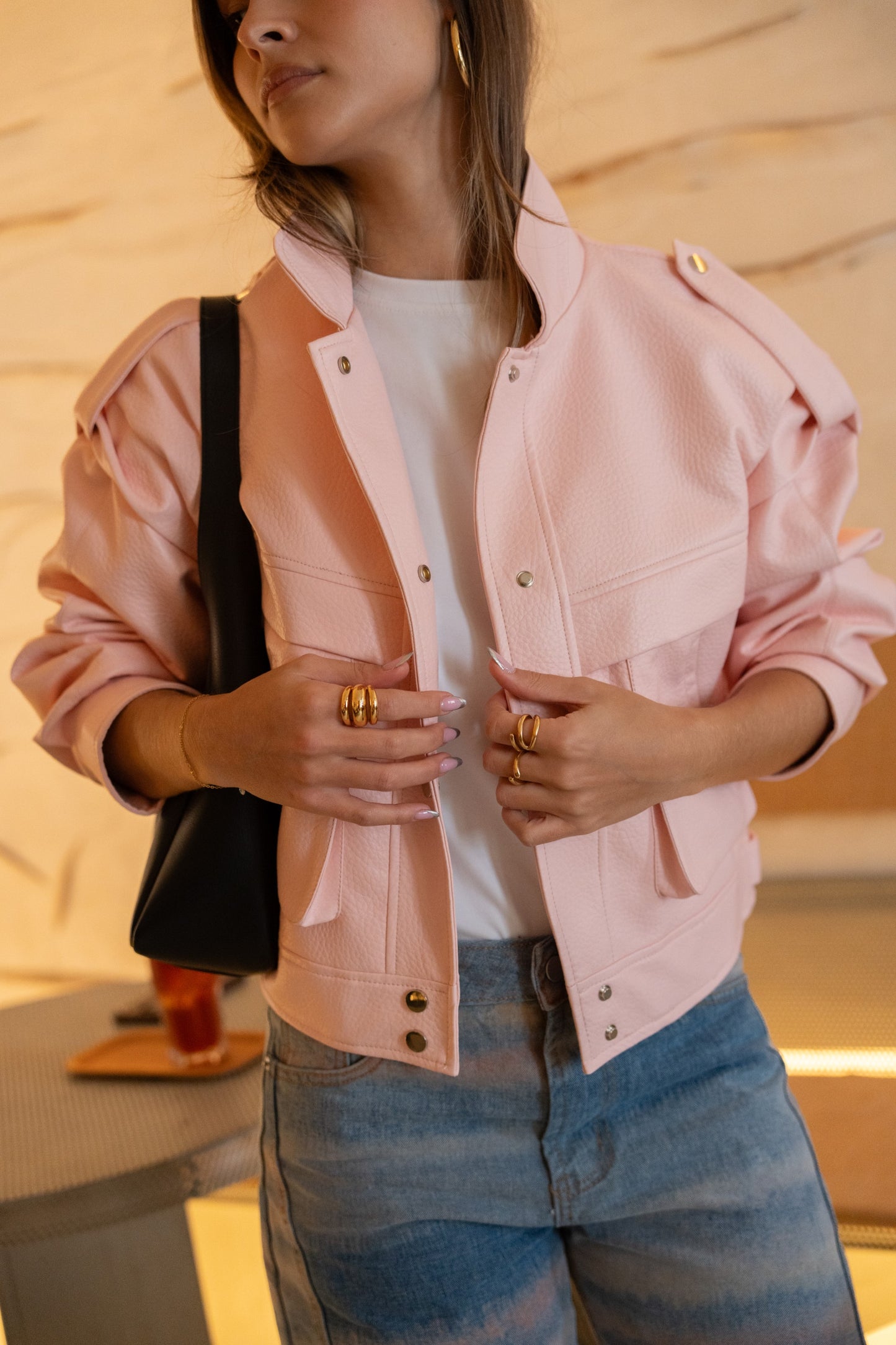 Pasteloworóżowa kurtka ze sztucznej skóry