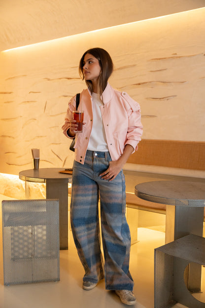 Pantaloni tie-dye con palloncini rosa pastello