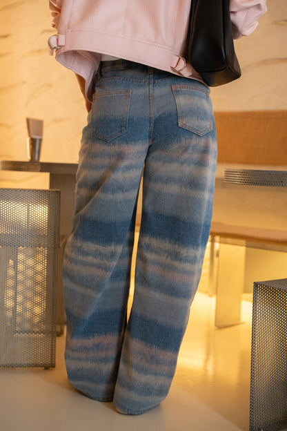 Pantaloni tie-dye con palloncini rosa pastello