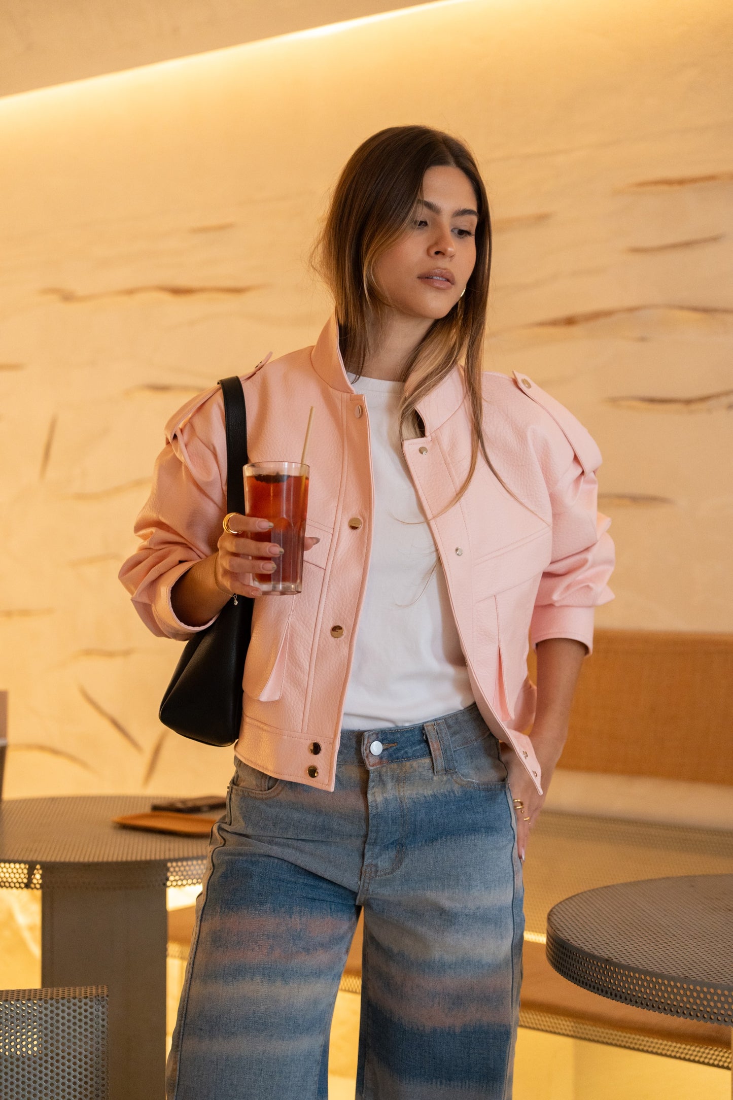 Pasteloworóżowa kurtka ze sztucznej skóry