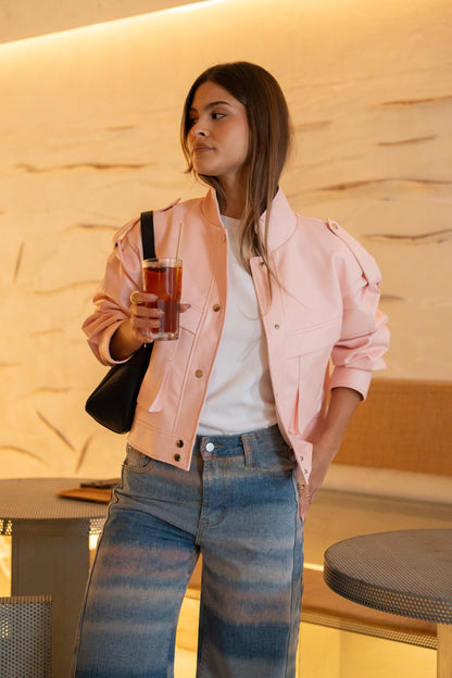 Pasteloworóżowa kurtka ze sztucznej skóry