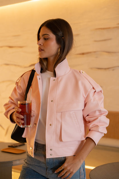 Pasteloworóżowa kurtka ze sztucznej skóry