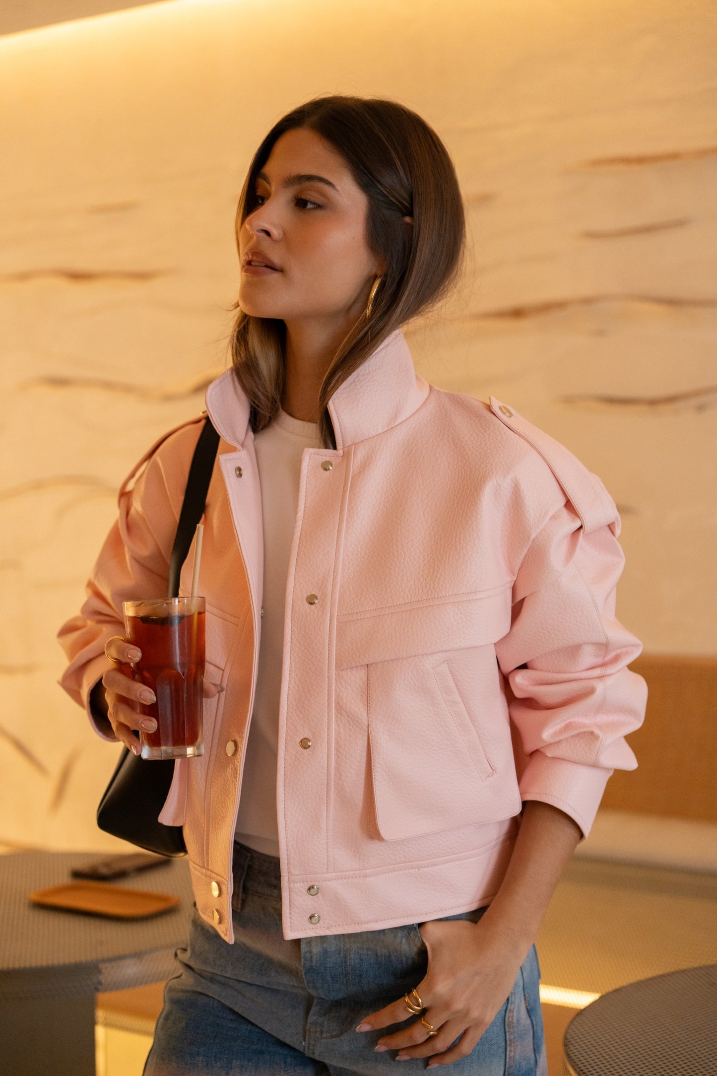 Pasteloworóżowa kurtka ze sztucznej skóry