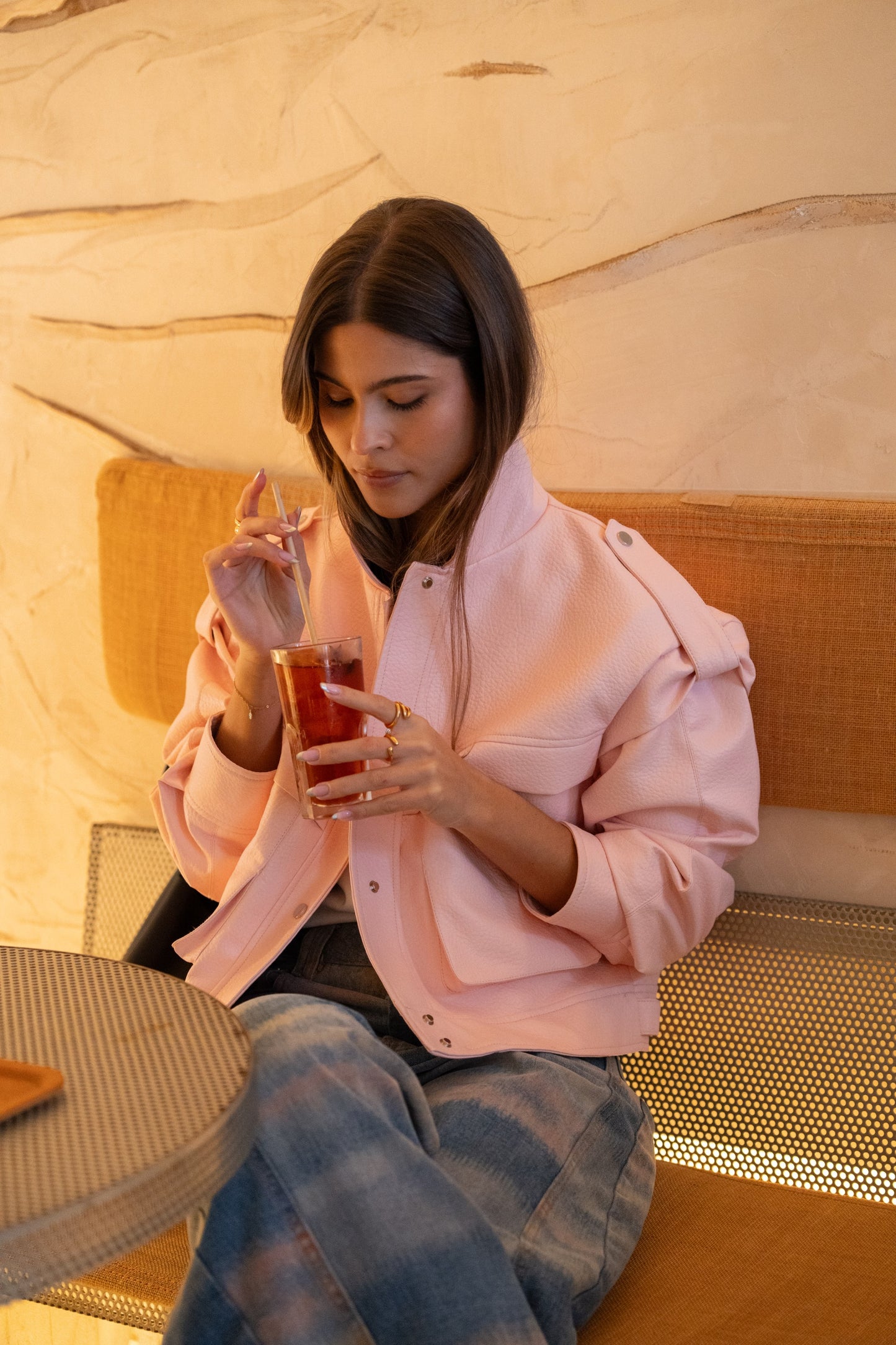 Pasteloworóżowa kurtka ze sztucznej skóry