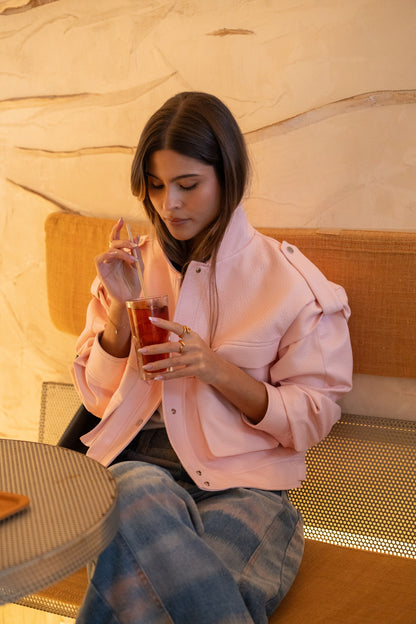 Pasteloworóżowa kurtka ze sztucznej skóry