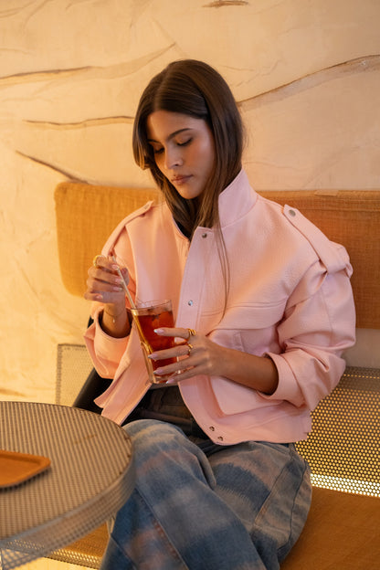 Pasteloworóżowa kurtka ze sztucznej skóry