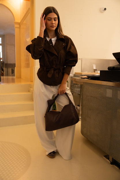 Pantaloni beige su misura a gamba larga