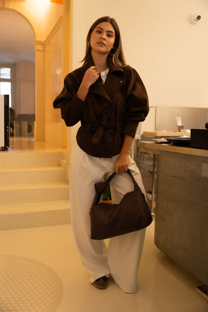 Pantaloni beige su misura a gamba larga