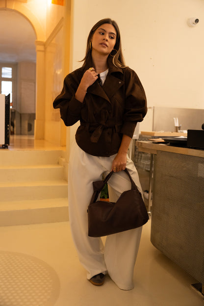 Pantaloni beige su misura a gamba larga