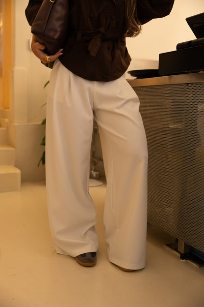 Pantaloni beige su misura a gamba larga