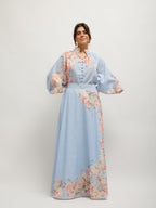 Conjunto de blusa y falda con estampado floral azul