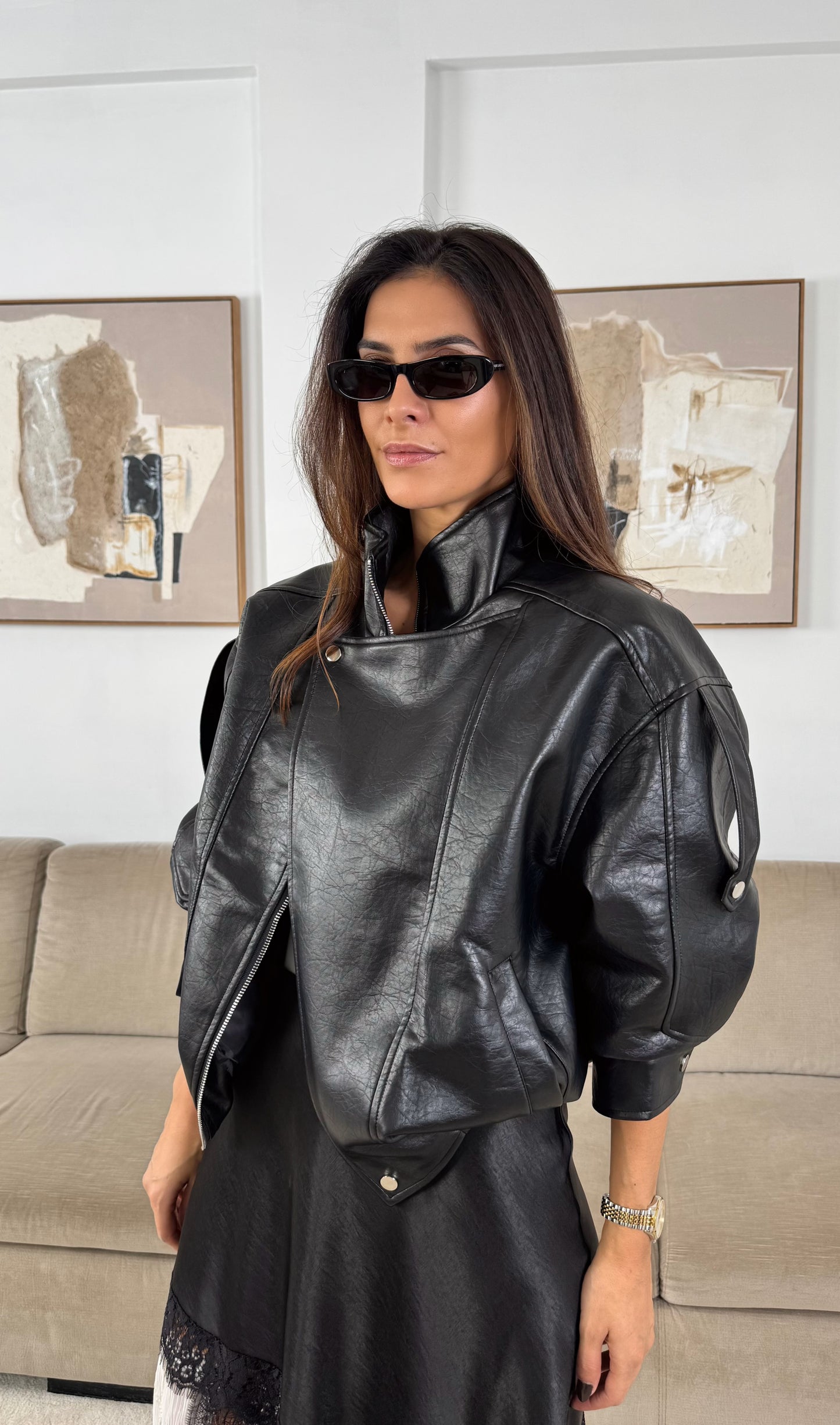 Czarna kurtka ze skóry ekologicznej