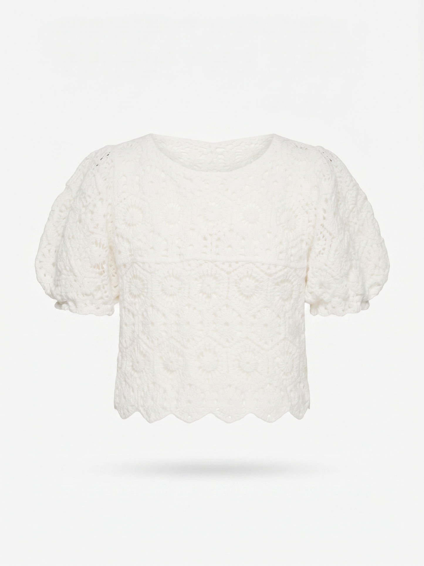 Weiße, gehäkelte Cropped-Bluse