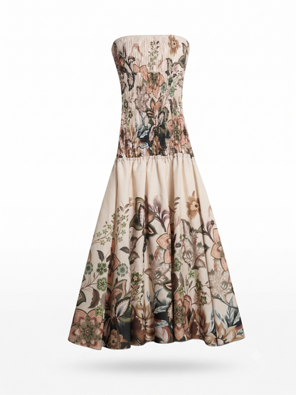 Beigefarbenes Kleid mit floralen Details
