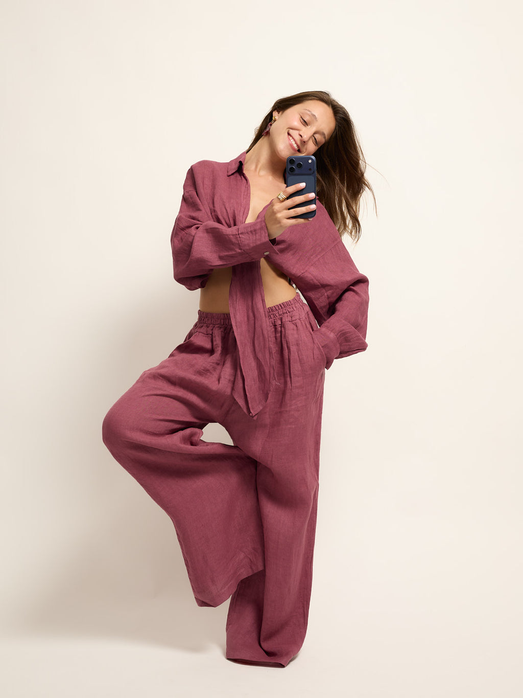 Chemise courte en lin aubergine et ensemble chemise avec nœud