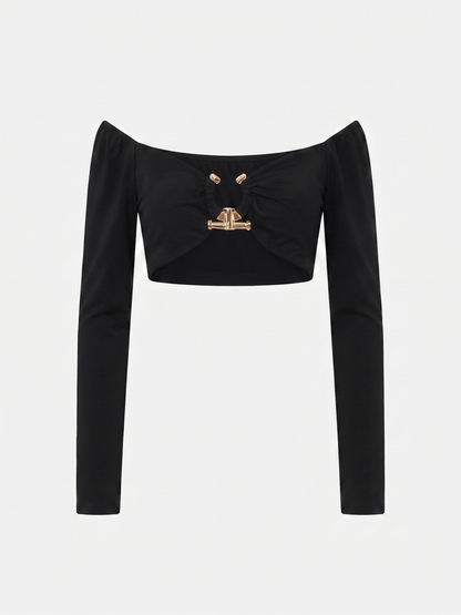 Top corto negro con colgante