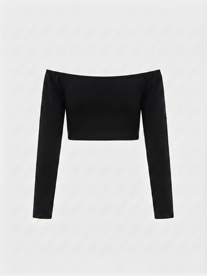 Top corto negro con colgante