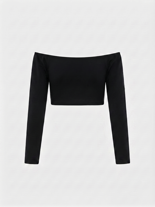 Top corto nero con ciondolo