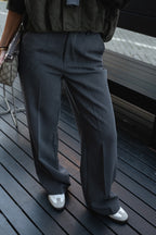 Graue, maßgeschneiderte Hose
