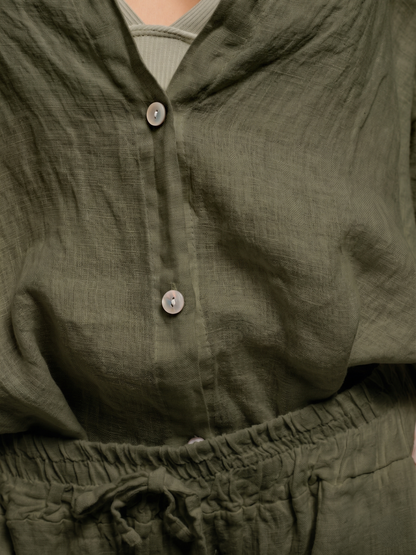 Conjunto de camisa de lino verde militar