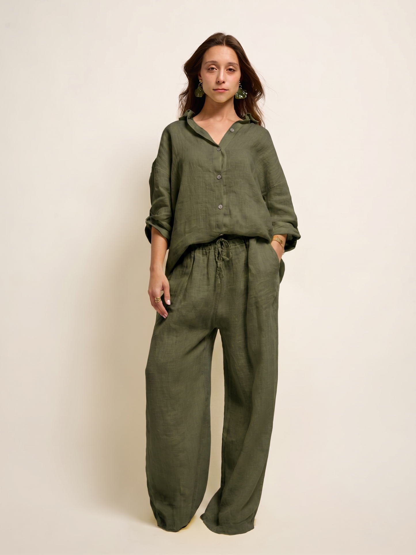 Conjunto de camisa de lino verde militar