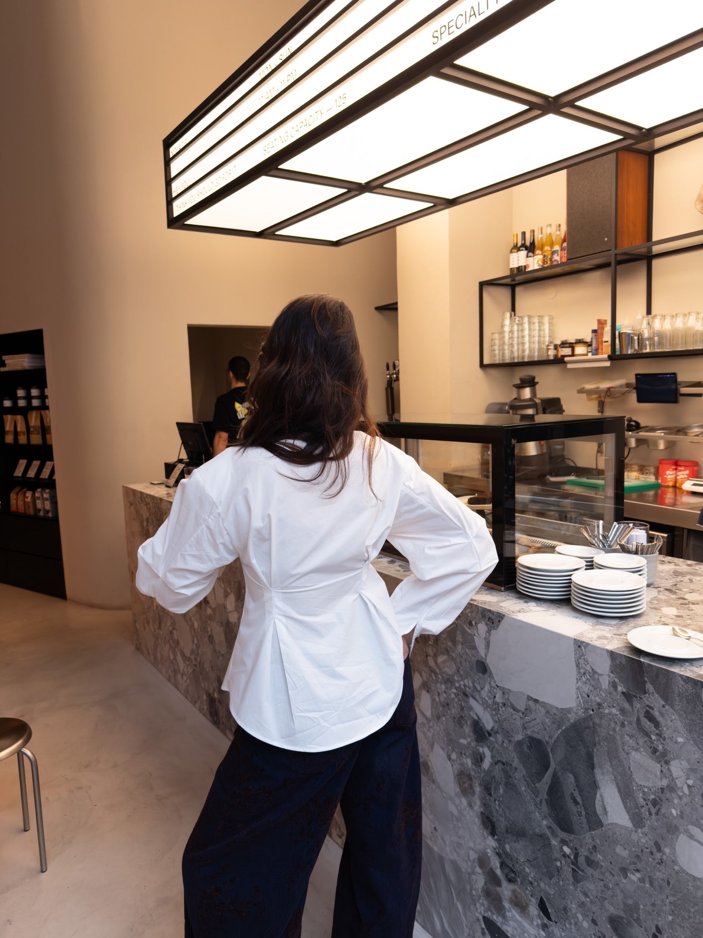 Biała koszula z krzyżem