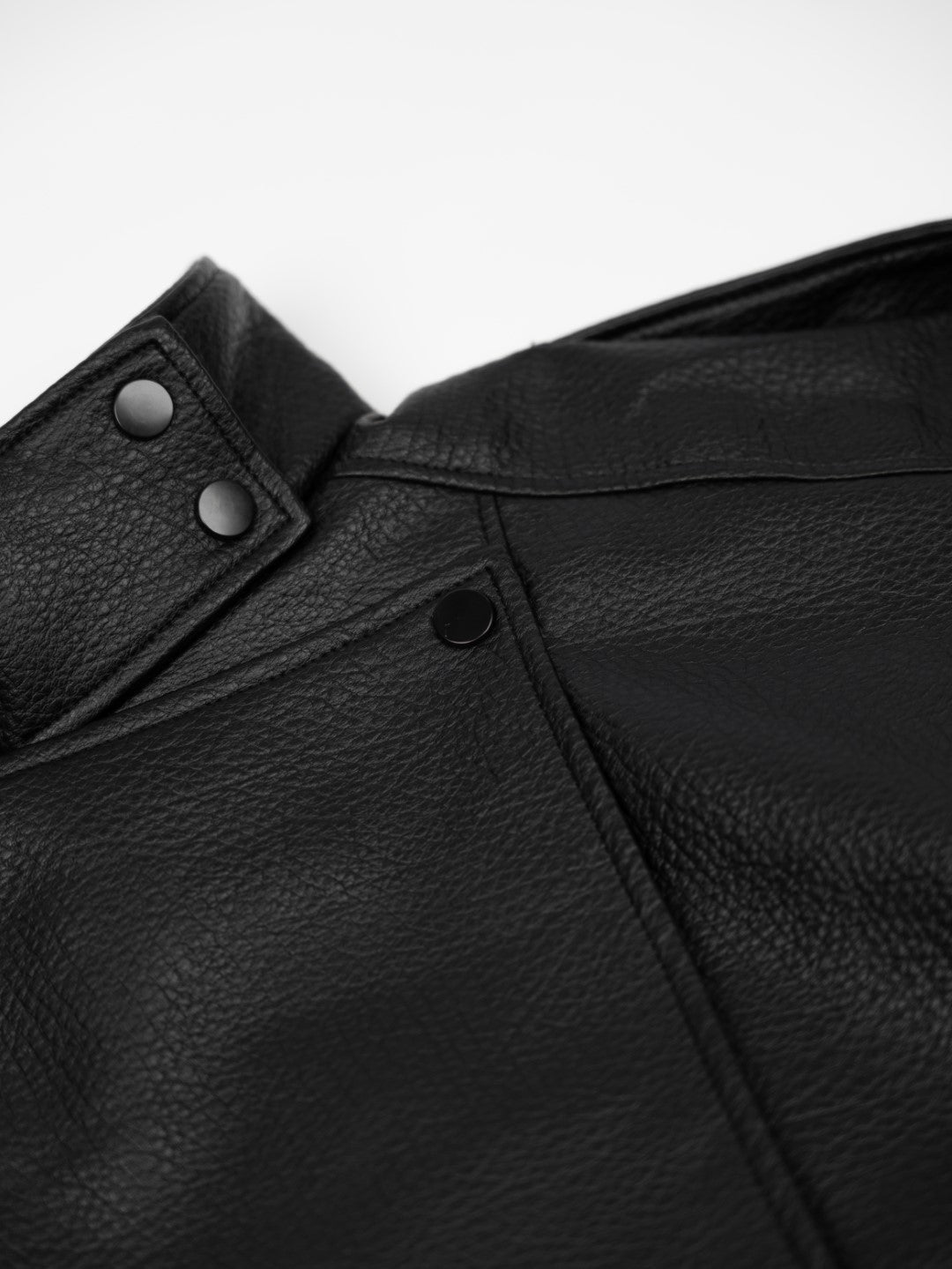 Blusão Ecopele Detalhe Gola Preto