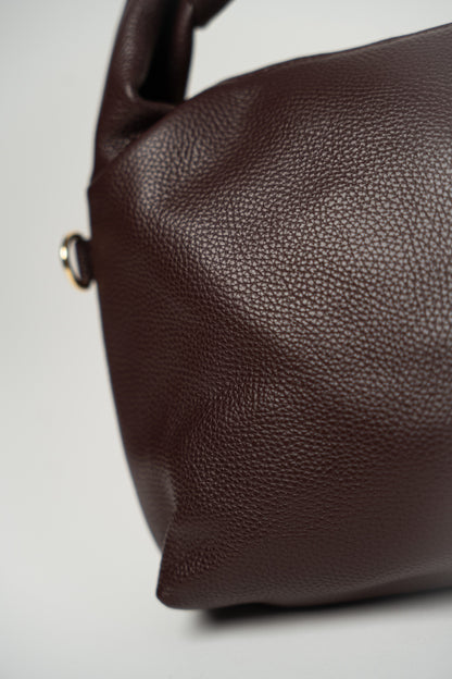 Czekoladowa torba na ramię ze skóry młotkowanej
