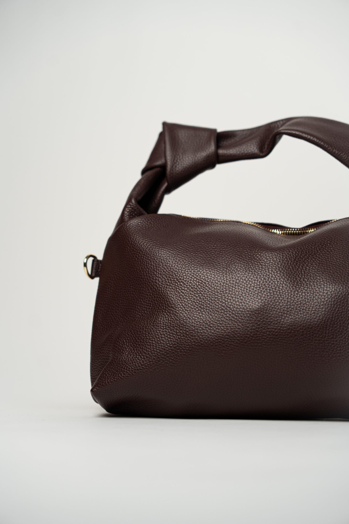 Czekoladowa torba na ramię ze skóry młotkowanej