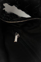 Schwarze geflochtene Schultertasche