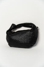 Schwarze geflochtene Schultertasche