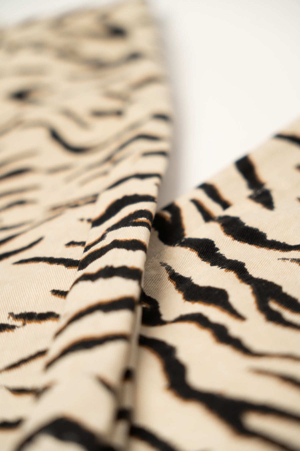 Pantaloni a gamba dritta con motivo tigre