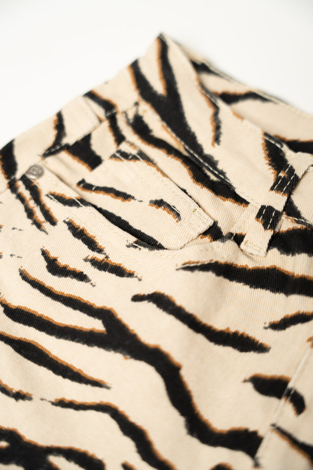 Pantaloni a gamba dritta con motivo tigre