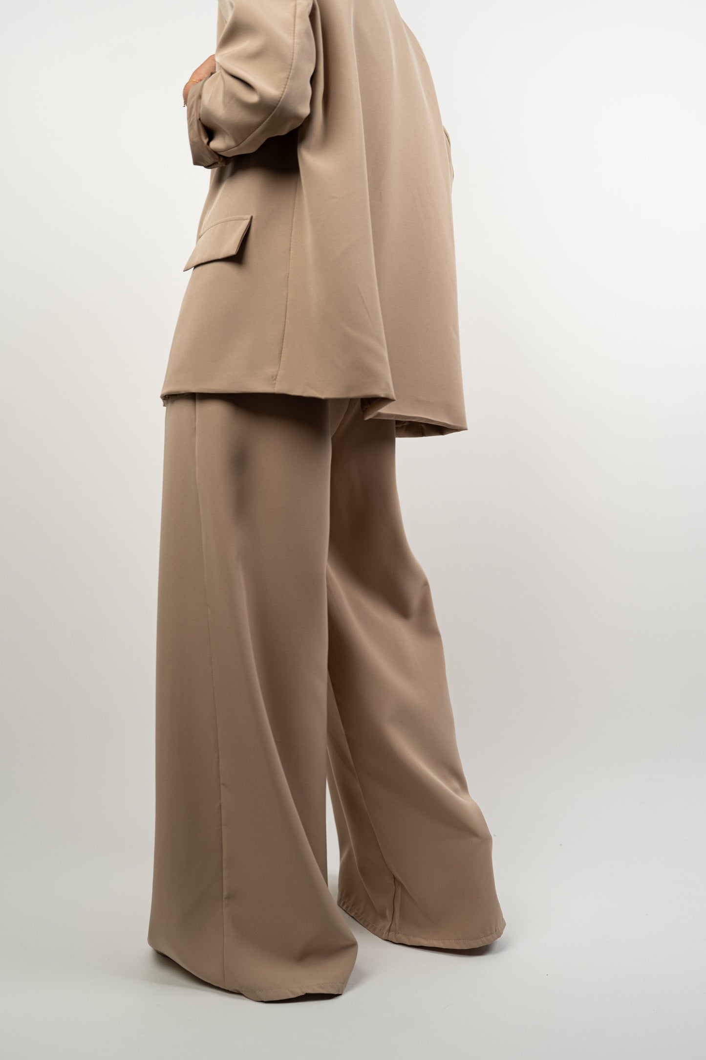 Beżowy, oversize'owy garnitur-marynarka