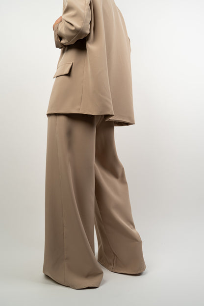 Beżowy, oversize'owy garnitur-marynarka