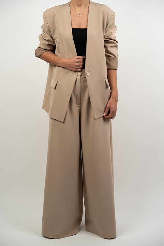 Beżowy, oversize'owy garnitur-marynarka