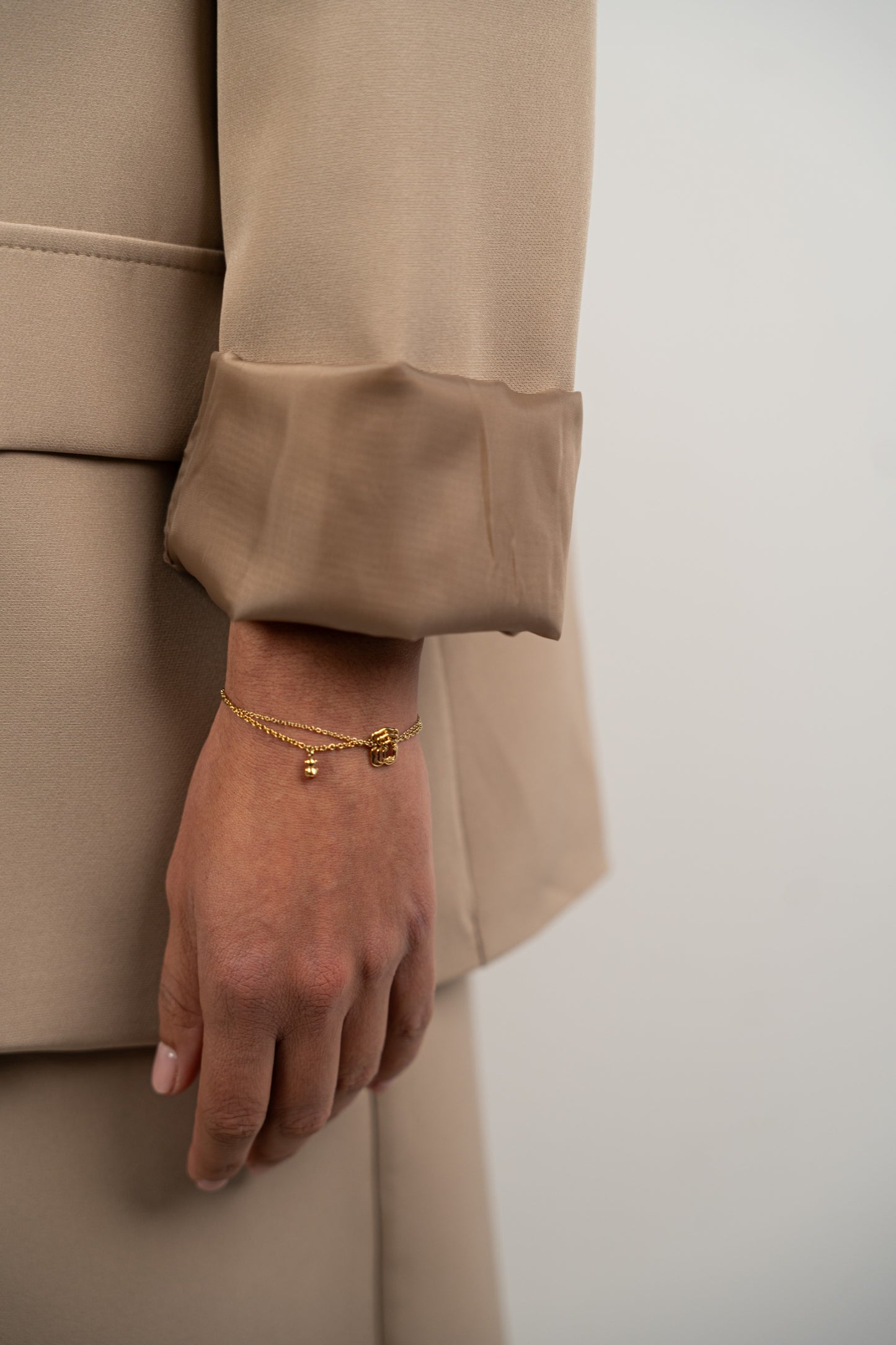 Beżowy, oversize'owy garnitur-marynarka