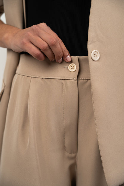 Beżowy, oversize'owy garnitur-marynarka