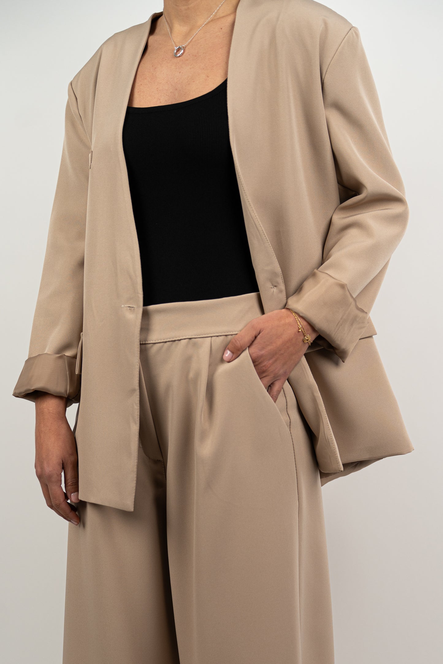 Beżowy, oversize'owy garnitur-marynarka