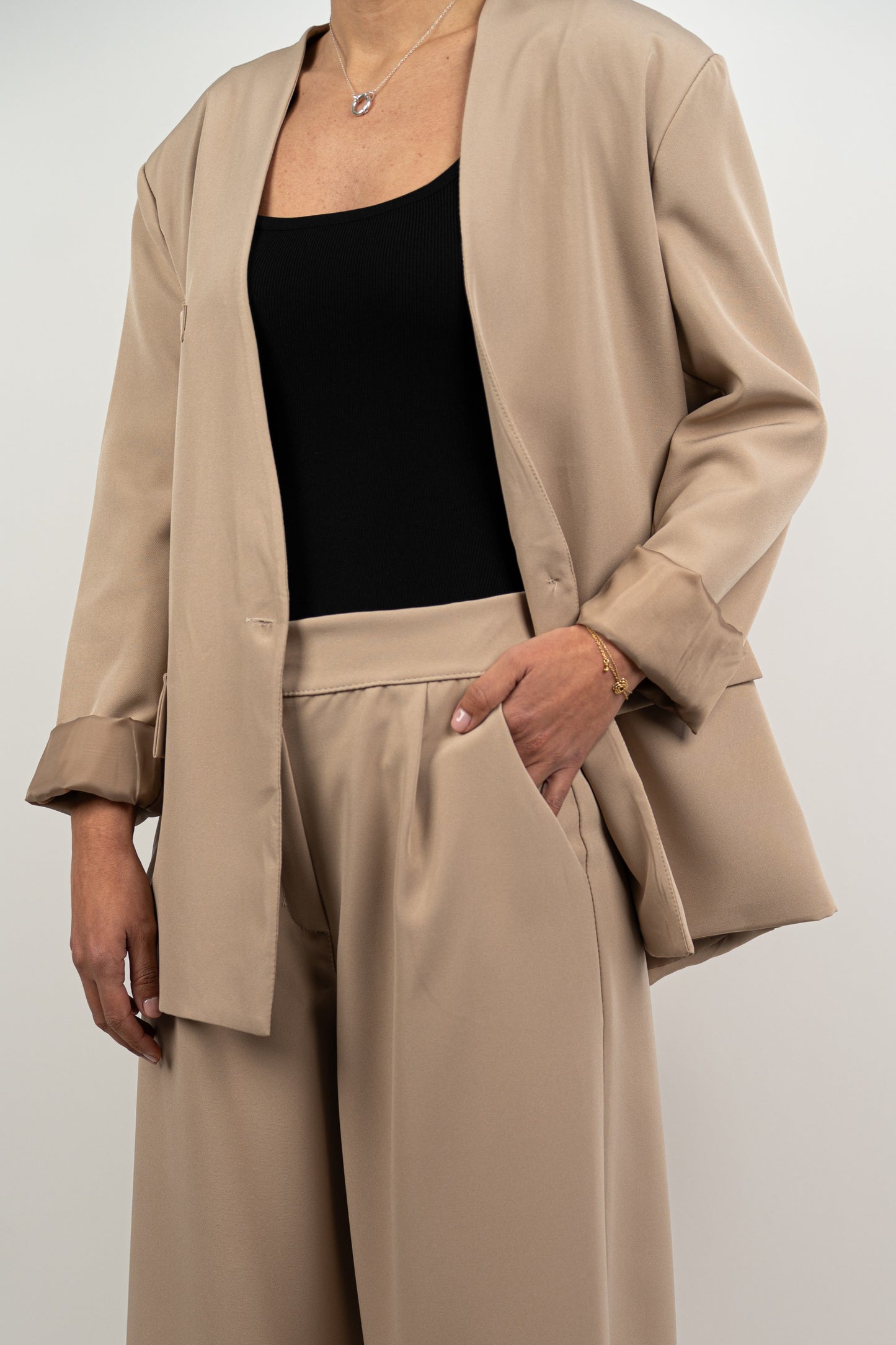 Beżowy, oversize'owy garnitur-marynarka