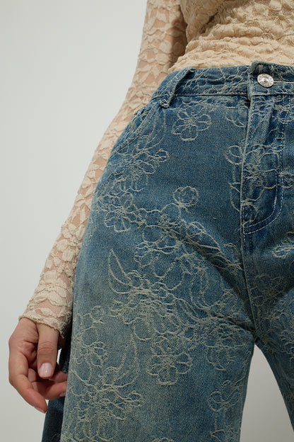 Jeans a palloncino con fiori cuciti