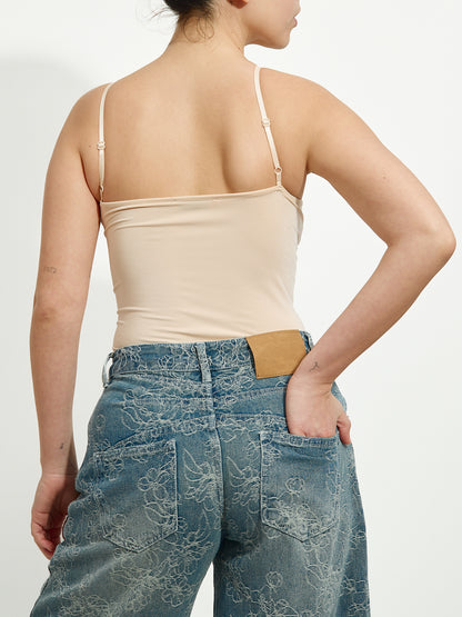 Тіло бежевого кольору