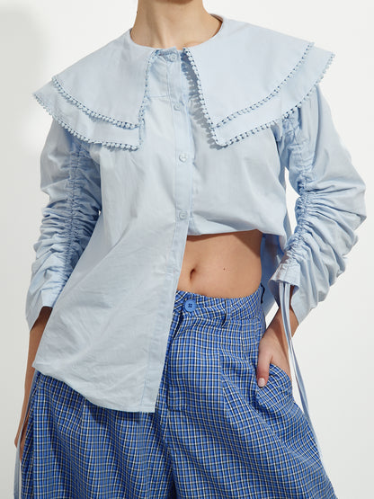 Koszula w kolorze pastelowego błękitu z kołnierzykiem