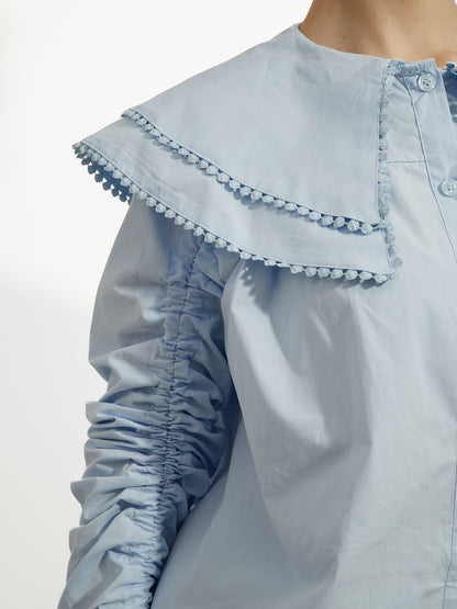 Koszula w kolorze pastelowego błękitu z kołnierzykiem