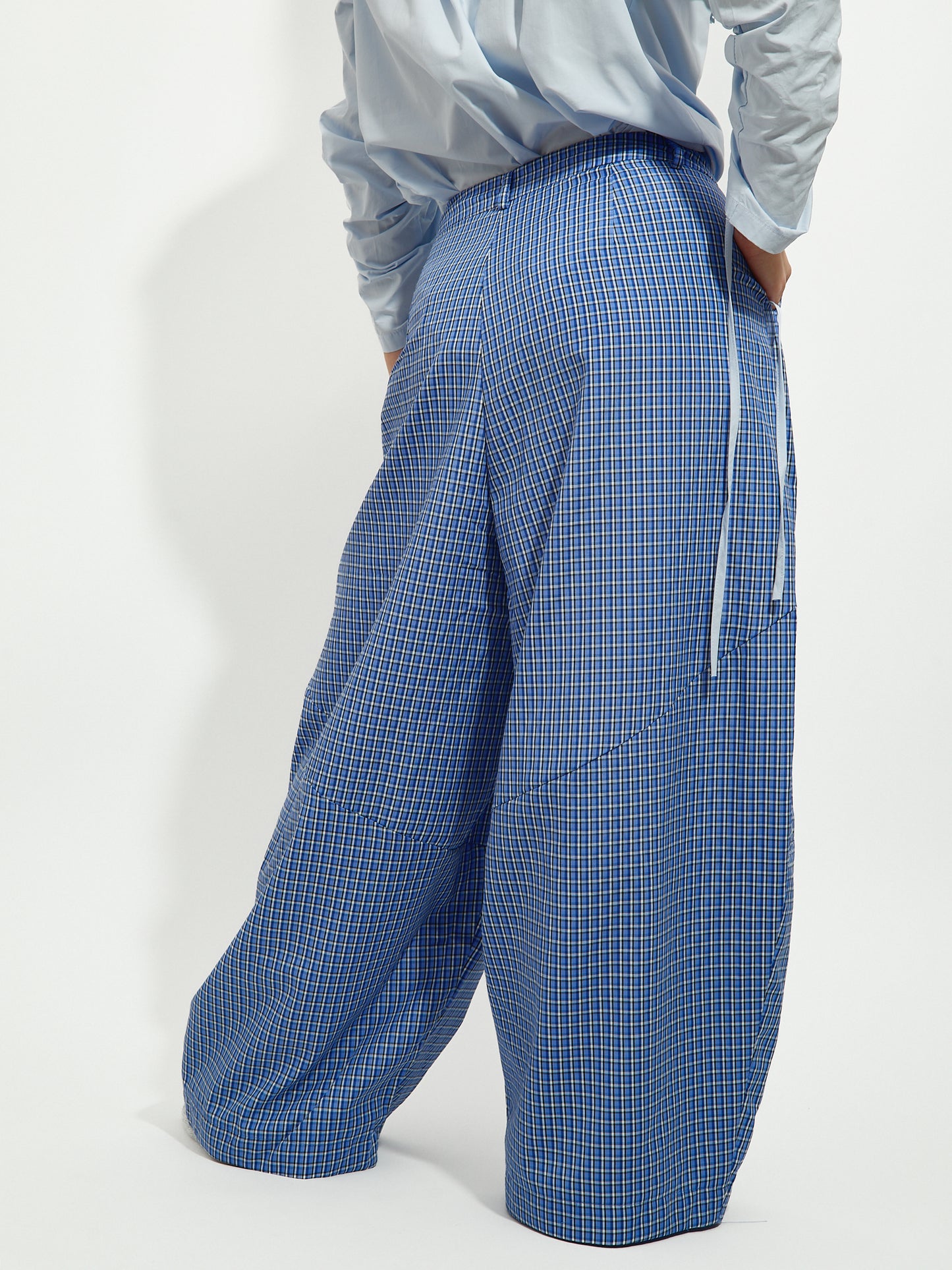 Pantaloni a palloncino a quadri blu