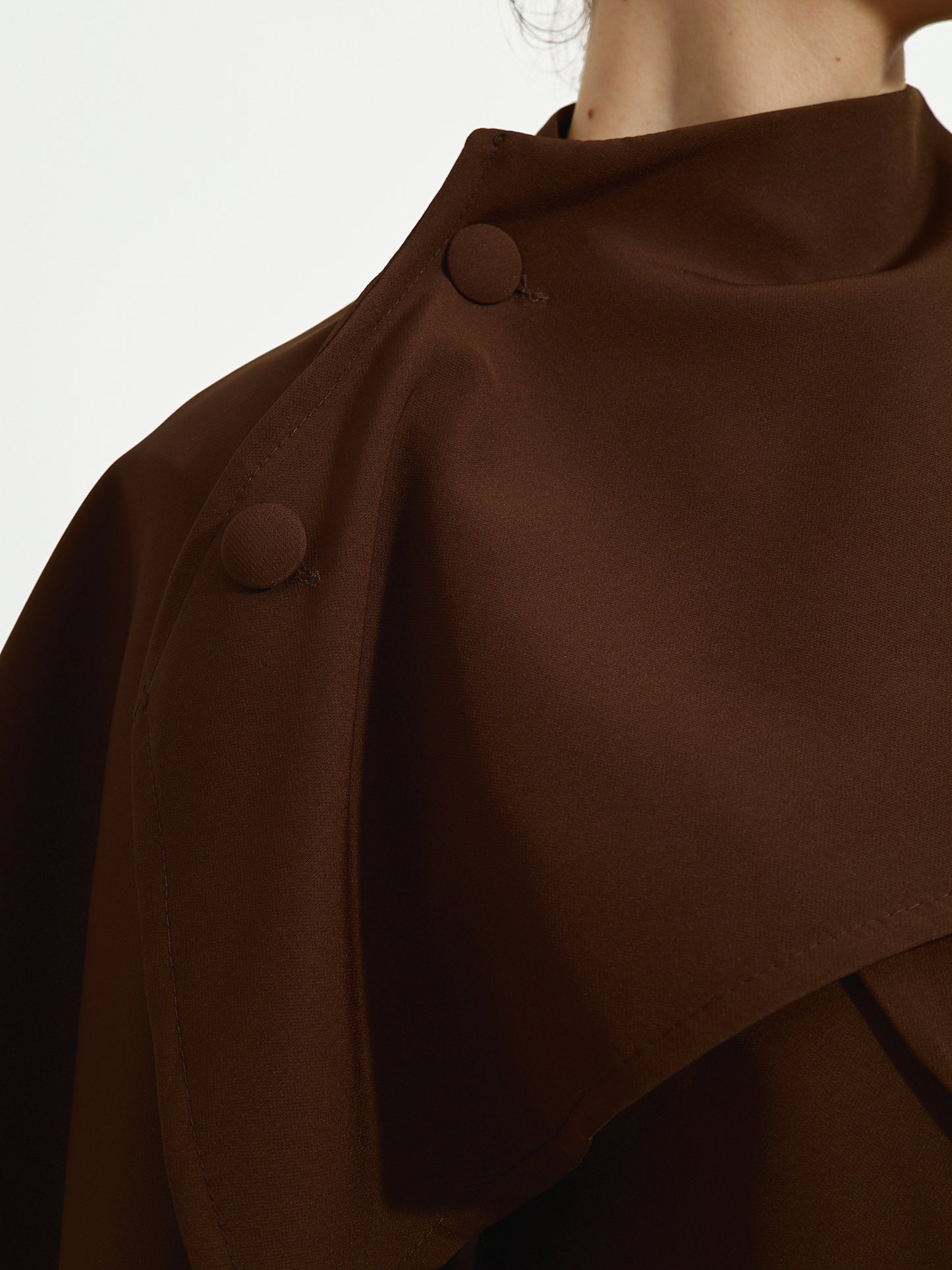 Fato Castanho Detalhe Cachecol