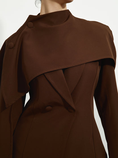 Fato Castanho Detalhe Cachecol