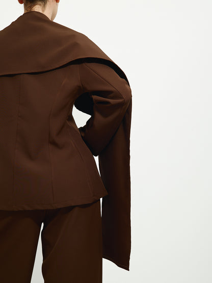 Fato Castanho Detalhe Cachecol